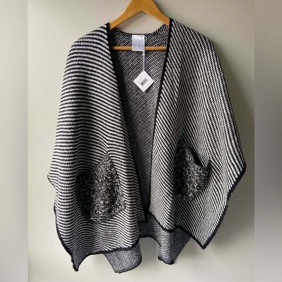 Knit poncho with pockets NWT - Picture 1 of 7